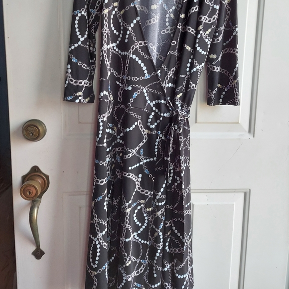 LAST CALL...New York & Company Wrap Dress - Picture 6 of 8